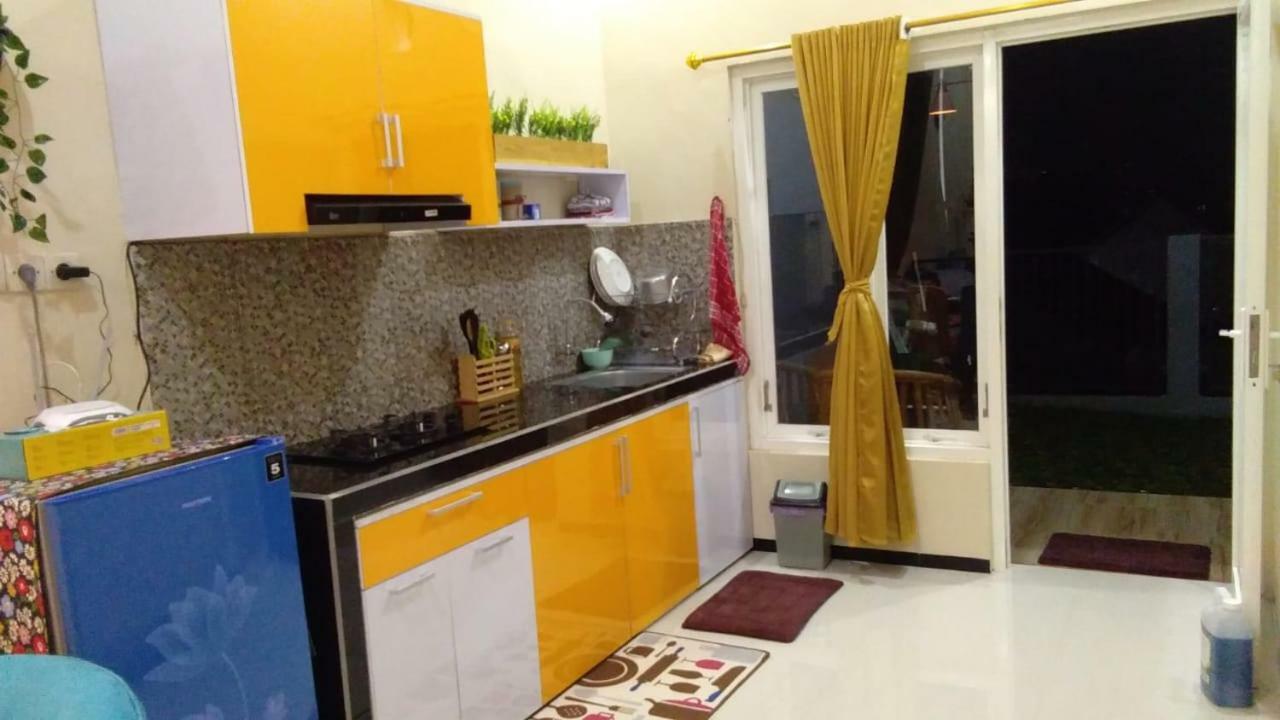 Homestay Wahyudi 1 Syariah Tlekung Экстерьер фото