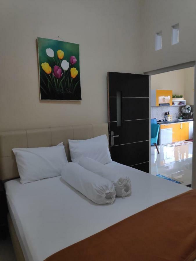 Homestay Wahyudi 1 Syariah Tlekung Экстерьер фото