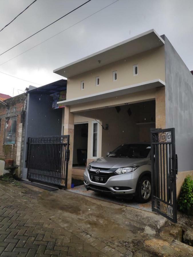 Homestay Wahyudi 1 Syariah Tlekung Экстерьер фото