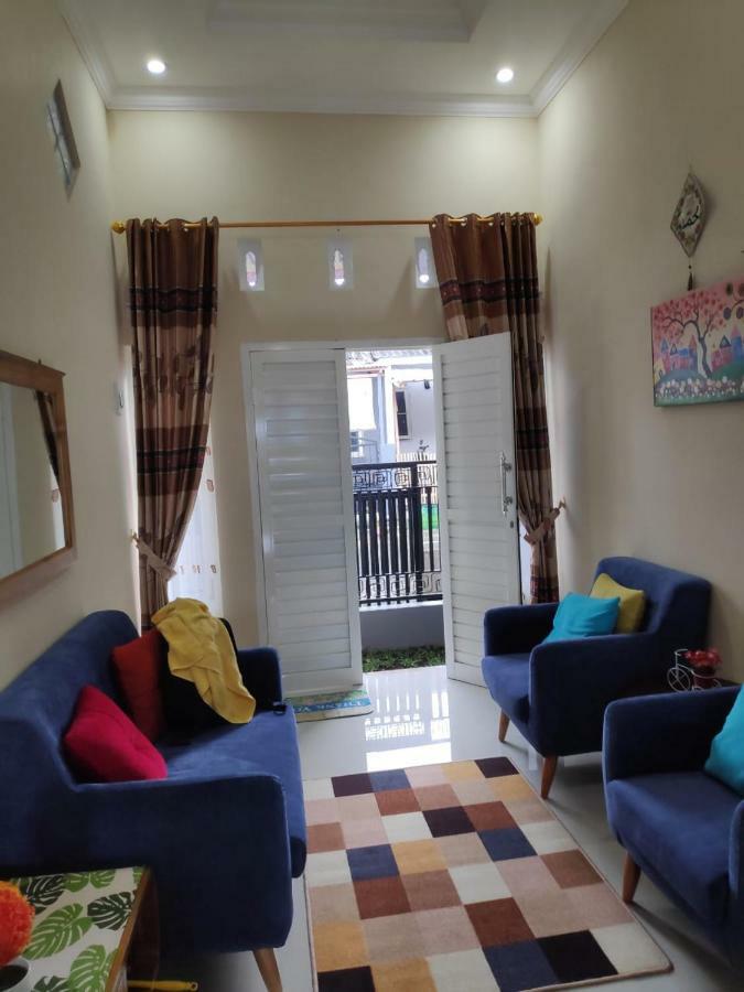 Homestay Wahyudi 1 Syariah Tlekung Экстерьер фото